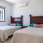 Agradable Casa Con Terraza Y Vista A La Alberca